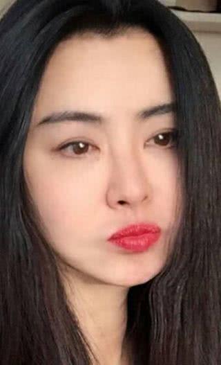 51歲王祖賢PO出近照看不出歲月痕跡,眼尖網友發覺現代和過去審美觀的差異!