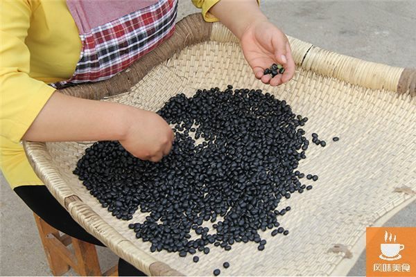 阿嬤教的黑豆秘方，黑豆煮水喝2周，54kg瘦到47kg，皮膚也白嫩了