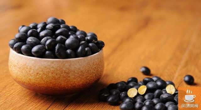 阿嬤教的黑豆秘方，黑豆煮水喝2周，54kg瘦到47kg，皮膚也白嫩了