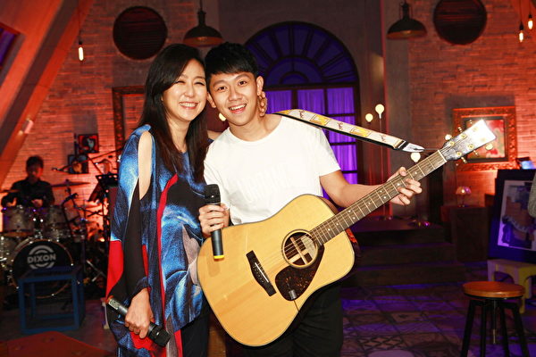 黃韻玲離婚12年憶「老公有小三早知道」！獨自扶養兒子「每年回夫家過年」分手仍是朋友