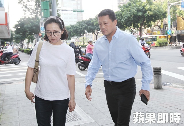 洪文棟私生子「被擋在靈堂外」見不到爸爸一面　友人透露「特地從台中趕來」有原因