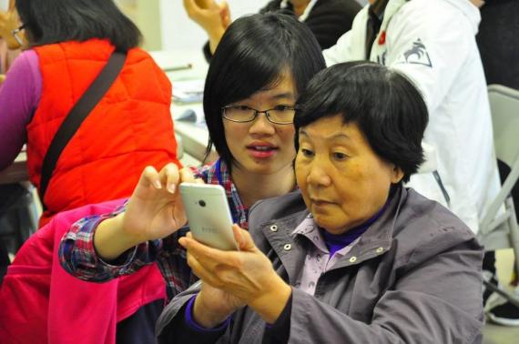 最強教學！爸媽出國不會用Wi-Fi「兒子手繪精美說明書」　感動喊「成功收到驚喜成果」辛苦沒白費