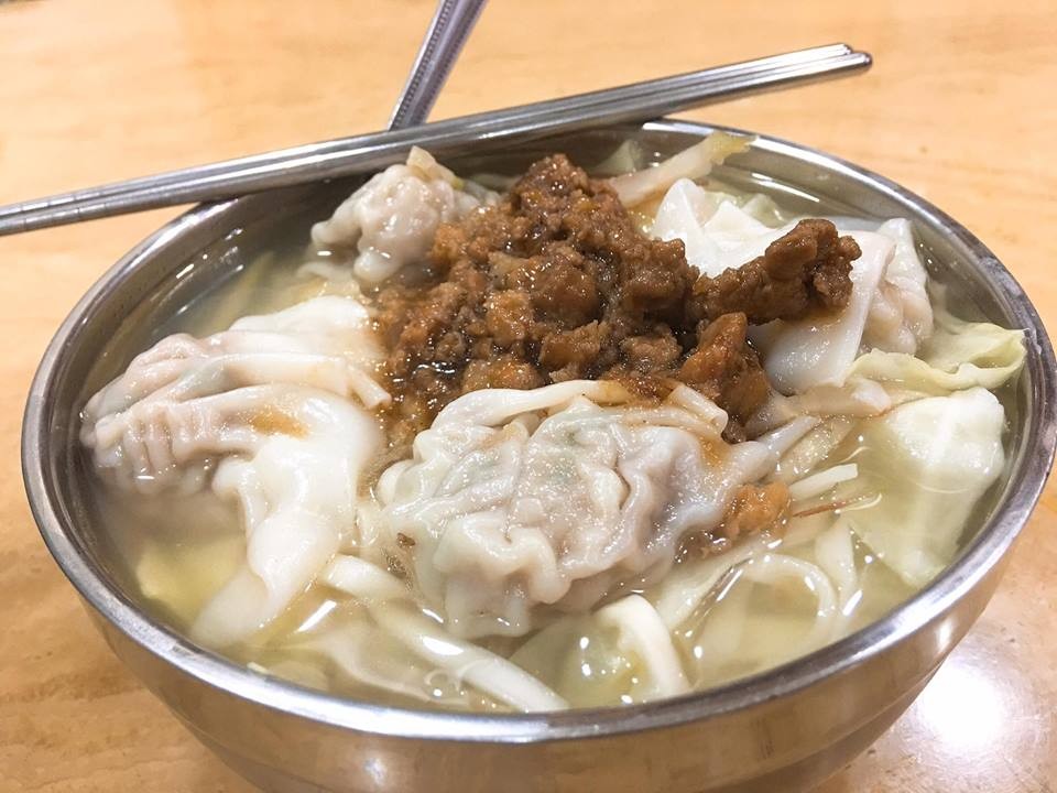 嫌老爸太會煮！她抱怨「每天都是滿漢大餐」害她減肥失敗　PO出驚人「7菜1湯」網友暴動：缺乾女兒嗎