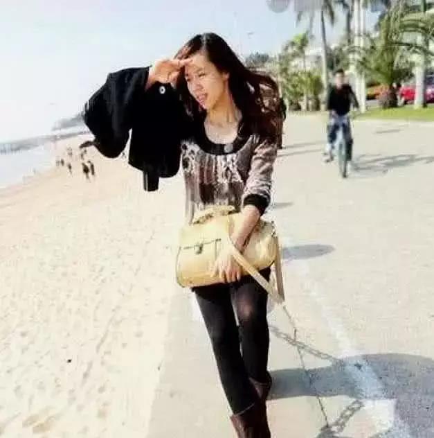 還記得《功夫》裡的齙牙珍嗎?被星爺給騙了,生活照曝光超漂亮