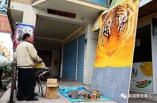 台灣最後一位「手繪電影海報」師傅！畫了48年「至今未婚」畫瞎一隻眼　現狀曝光：可能再也看不到了