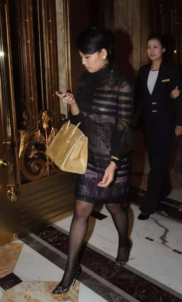 劉濤包包1150萬，趙薇包包1330萬，而郭晶晶的包包讓明星抬不起頭