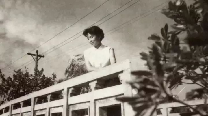 20歲一眼定終身！她單身「苦等心上人20年」 42歲終嫁他　被寵到90歲「忘了全世界」卻獨獨記住他的名字