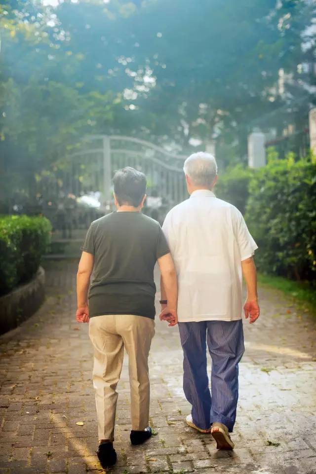 20歲一眼定終身！她單身「苦等心上人20年」 42歲終嫁他　被寵到90歲「忘了全世界」卻獨獨記住他的名字