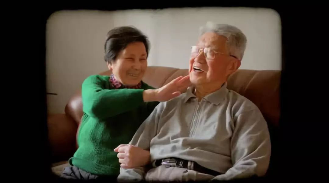 20歲一眼定終身！她單身「苦等心上人20年」 42歲終嫁他　被寵到90歲「忘了全世界」卻獨獨記住他的名字