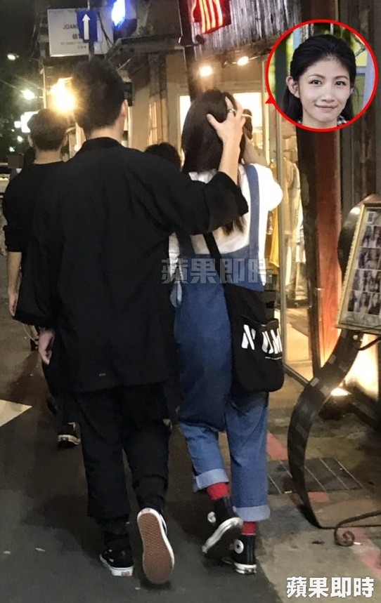 李千娜「甜勾嫩男友逛街」互動好有愛！　寵男友「開百萬名車接送」當司機也甘願