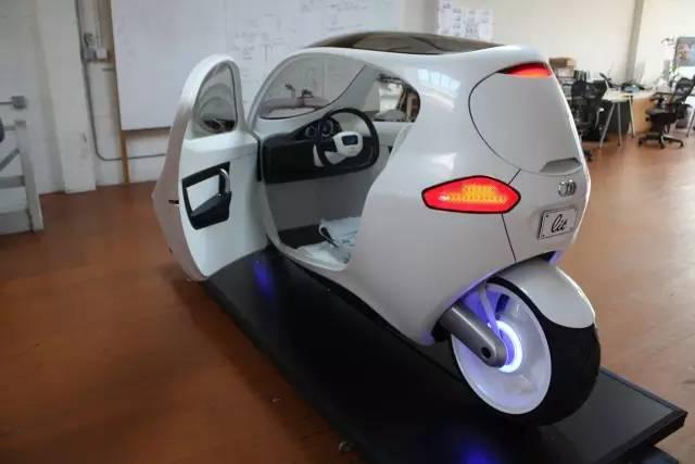 這種摩托車一旦開賣，誰還會去買汽車啊！「2輪比4輪還強」簡直帥呆了