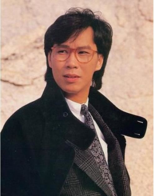 「昔天王巨星」遇行車意外被妻子留在養老院!親戚朋友幫助帶他走出困境