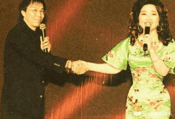 「昔天王巨星」遇行車意外被妻子留在養老院!親戚朋友幫助帶他走出困境