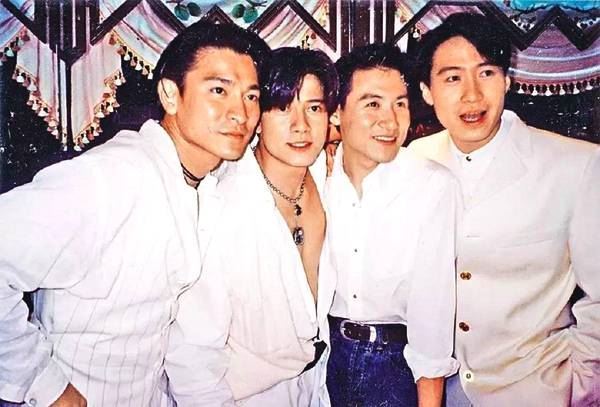 「昔天王巨星」遇行車意外被妻子留在養老院!親戚朋友幫助帶他走出困境