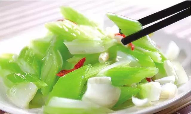 不痛不癢竟然患癌！脖子上出現「3種東西」注意了　趕快自查一下：說明癌細胞已醒