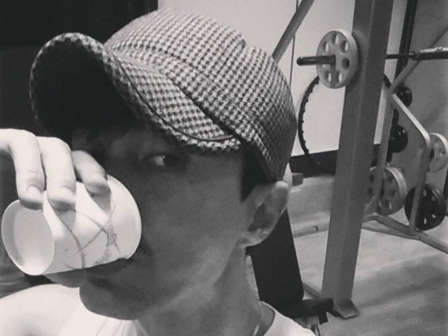 22歲為愛私奔！最帥大叔「娶大4歲女友」 兒屢犯大錯他一肩全扛　 養了28年卻承認「不是親生的」  