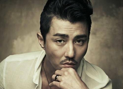 22歲為愛私奔！最帥大叔「娶大4歲女友」 兒屢犯大錯他一肩全扛　 養了28年卻承認「不是親生的」  