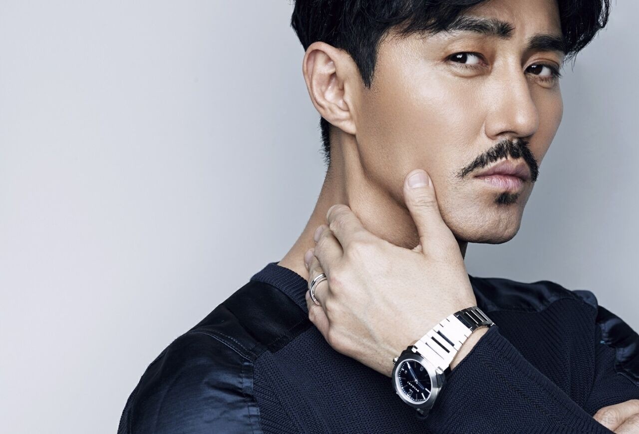 22歲為愛私奔！最帥大叔「娶大4歲女友」 兒屢犯大錯他一肩全扛　 養了28年卻承認「不是親生的」  