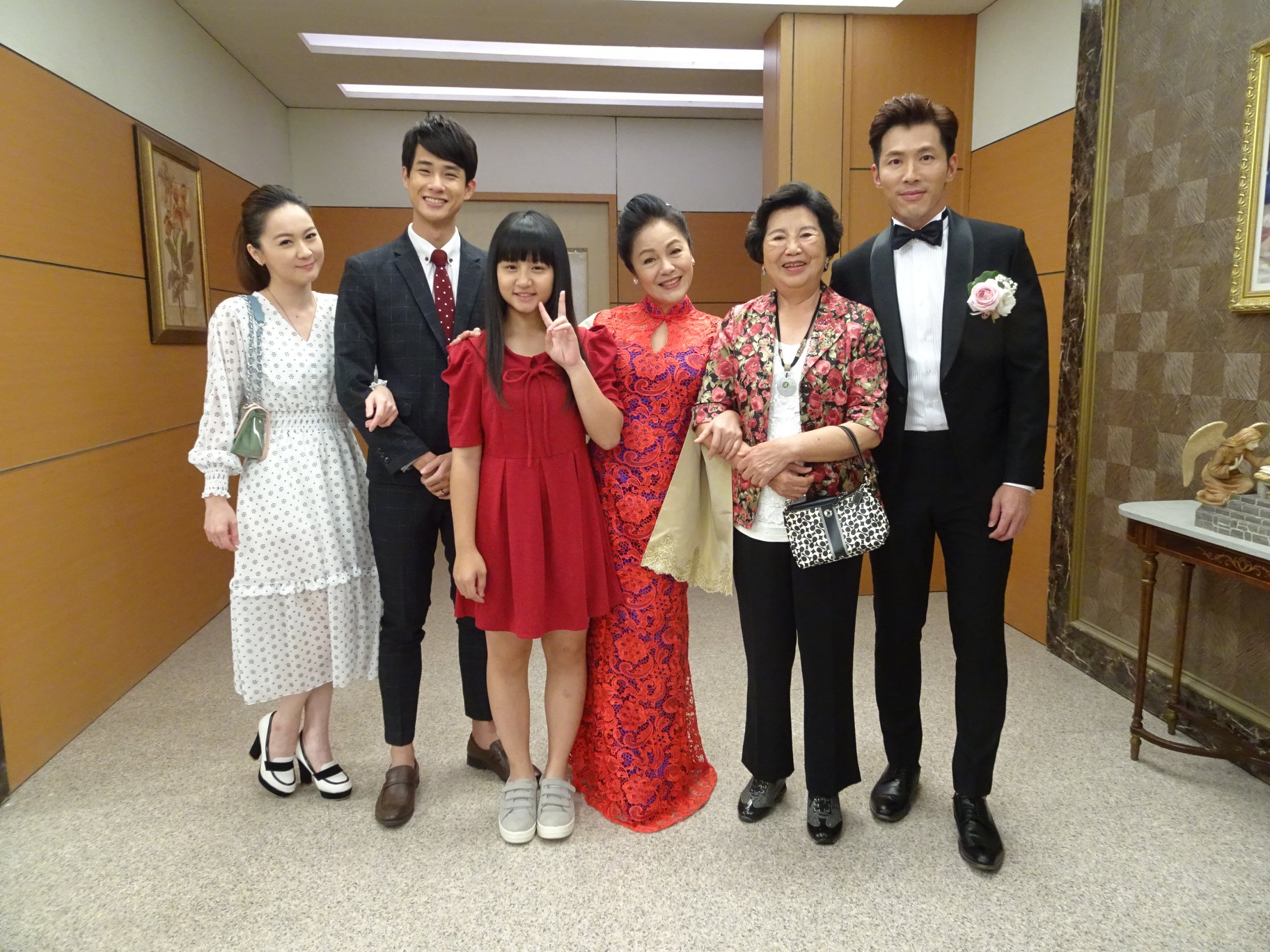 不認老！76歲滿嬌姨「同樣課程學3遍」　「丈夫離開23年」四處紀錄作品驚艷網友