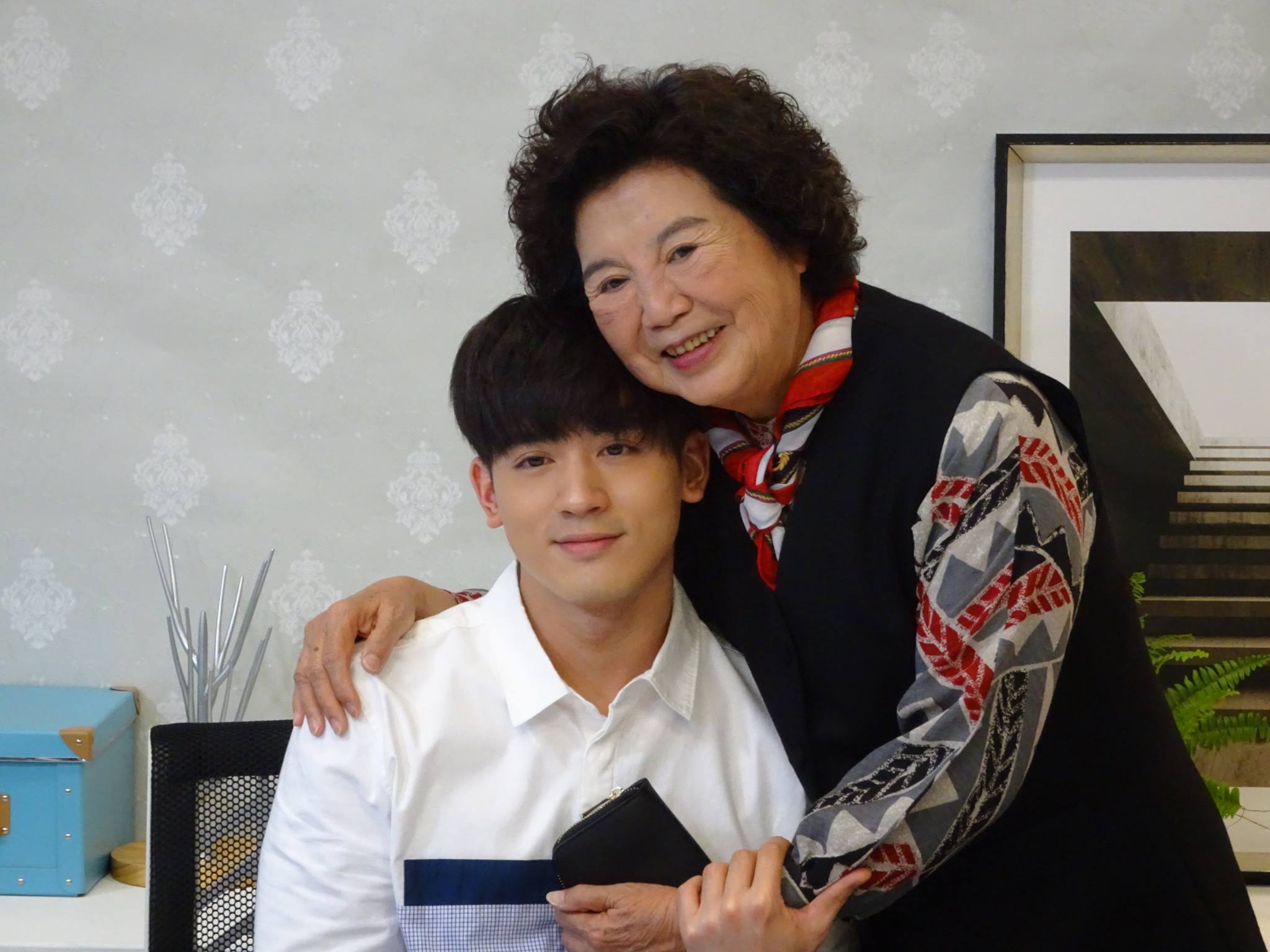 不認老！76歲滿嬌姨「同樣課程學3遍」　「丈夫離開23年」四處紀錄作品驚艷網友