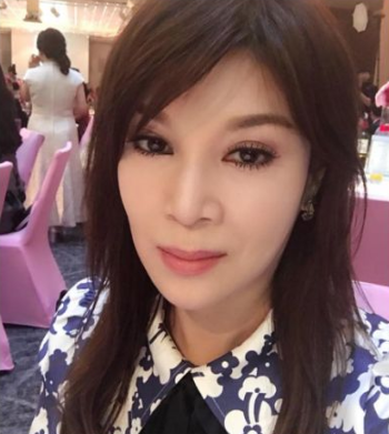 決定封麥了？蔡秋鳳淚曝「耳朵聽不到」忍2年　演唱會暫停「跪地向粉絲道歉」求大家原諒