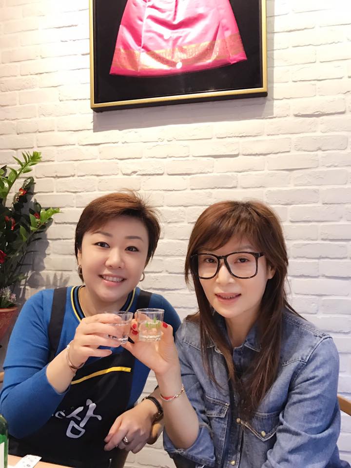 決定封麥了？蔡秋鳳淚曝「耳朵聽不到」忍2年　演唱會暫停「跪地向粉絲道歉」求大家原諒