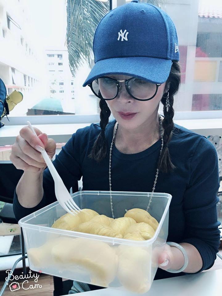 62歲還能像少女!陳美鳳公開「減齡20歲」回春秘訣「能站就不坐」離婚後活成女王