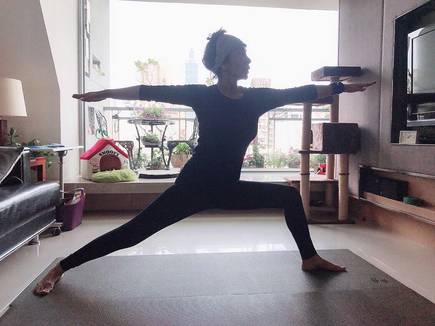 62歲還能像少女!陳美鳳公開「減齡20歲」回春秘訣「能站就不坐」離婚後活成女王