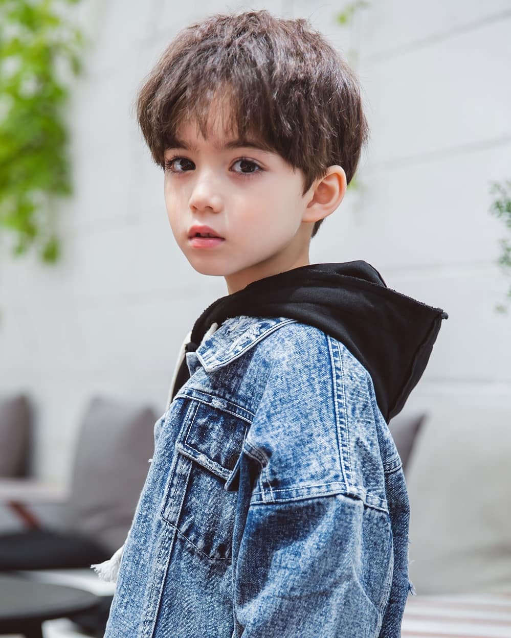 長睫毛太犯規！6歲「韓加混血天使級弟弟」狂吸20萬粉絲　一看到「超正仙女姊姊」網暴動：神基因♥