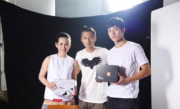 出生28天就被媽媽丟下！  靠「祖母擺攤」相依為命  今成名送她上億豪宅享福