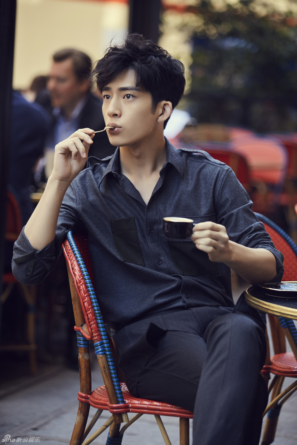 出生28天就被媽媽丟下！  靠「祖母擺攤」相依為命  今成名送她上億豪宅享福