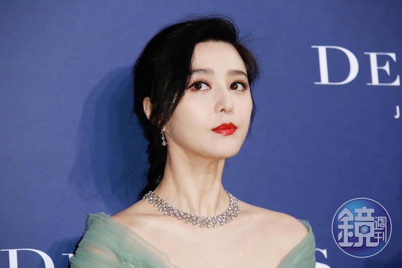 消失5個月！范冰冰被查稅後「正面照首度曝光」　神情恍惚「整張臉走樣」被助理吼到發抖