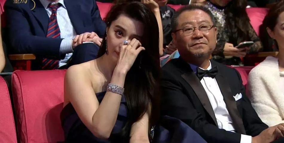 消失5個月！范冰冰被查稅後「正面照首度曝光」　神情恍惚「整張臉走樣」被助理吼到發抖