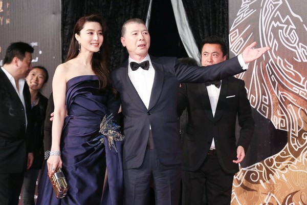 消失5個月！范冰冰被查稅後「正面照首度曝光」　神情恍惚「整張臉走樣」被助理吼到發抖