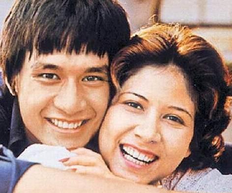 丈夫離開4年後生下一女!曾因長太美被退學婚後「女兒身世」眾人議 今長相公開眾人淚:情深義重