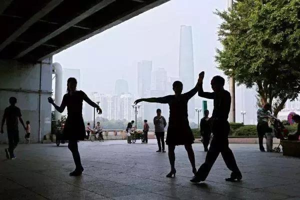 這才叫退休！山中3年他把「破房改造漂亮小院」　「四季不同美」活的比現代人愜意