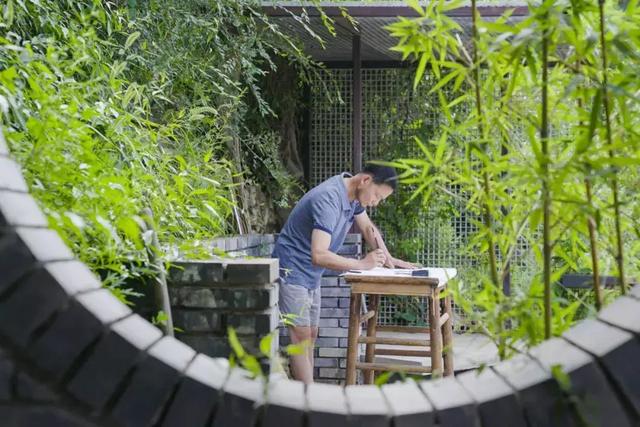 這才叫退休！山中3年他把「破房改造漂亮小院」　「四季不同美」活的比現代人愜意