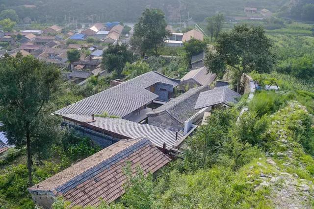 這才叫退休！山中3年他把「破房改造漂亮小院」　「四季不同美」活的比現代人愜意