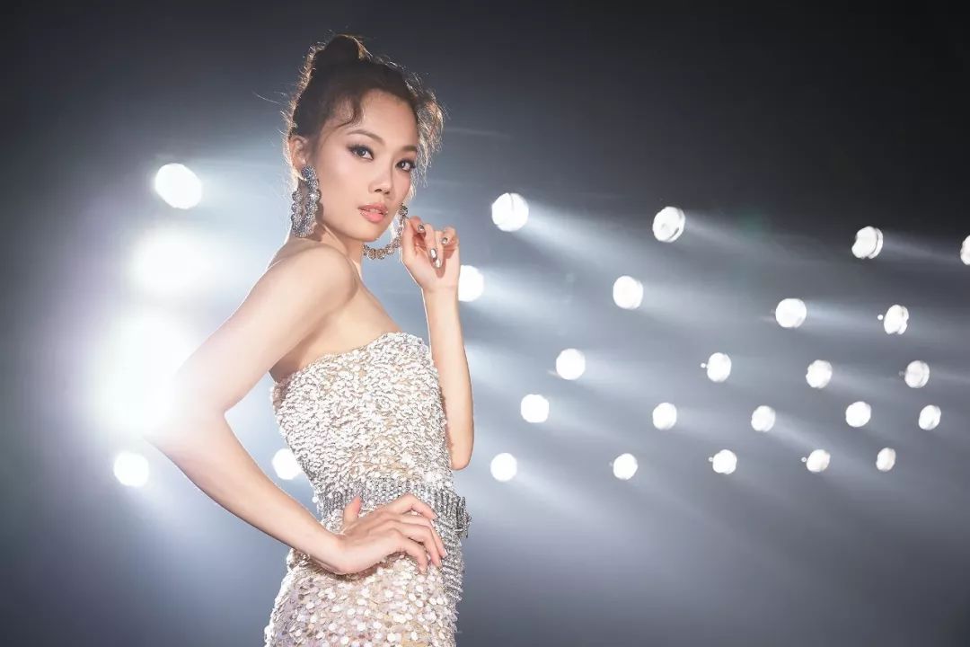 她因長得醜一出道就被解約,與陳奕迅齊名卻「緋聞纏身」,叱吒歌壇20年回歸初心:女人要學會減法!