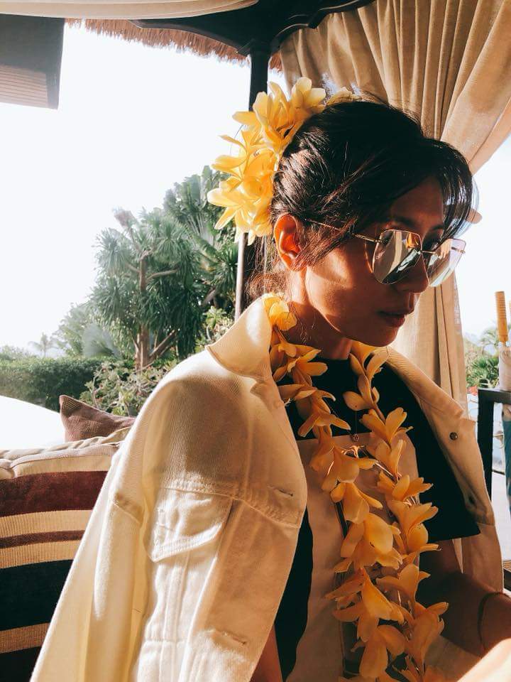 曾國城「相忍為國」送賈靜雯大婚!「小8歲老婆難得現身露辣腿」一家四口親子裝超萌