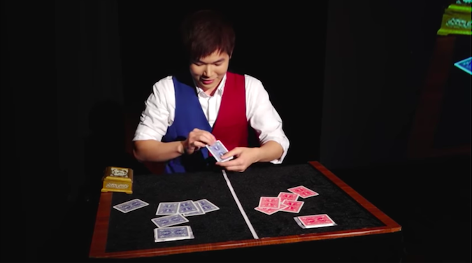臺灣魔術師「發牌時瞬間換衣」觀眾全看傻　6分鐘演出「慢速觀看也無破綻」摘下世界冠軍