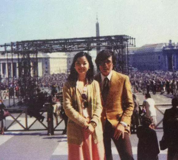 瓊瑤眼中最漂亮的男人!「近照曝光」差點認不出,看了他身邊的妻子:真愛無疑