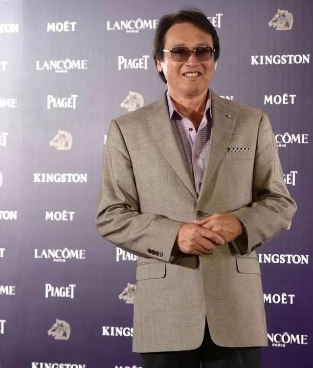 瓊瑤眼中最漂亮的男人!「近照曝光」差點認不出,看了他身邊的妻子:真愛無疑