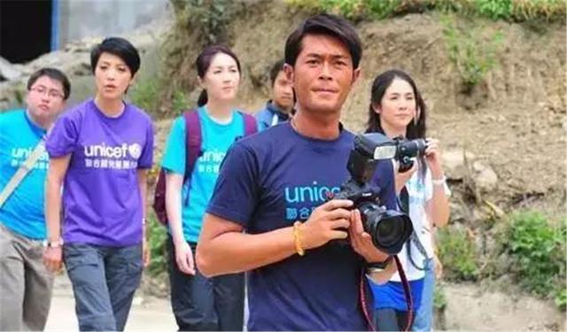 女子跪求古天樂希望借100萬治病，古天樂回應了9個字，網友：漂亮！