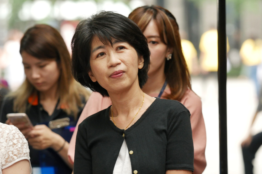 嫁柯文哲如單親媽！陳佩琪30歲相親半年閃婚  「獨自帶大3小孩」孤獨嘆：怎麼嫁這種老公