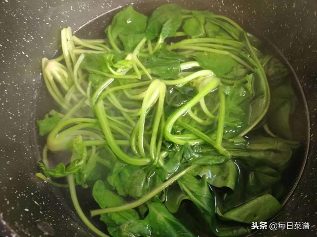 「3個雞蛋+1把菠菜」不用炒，不用油「美味營養」全家都愛吃