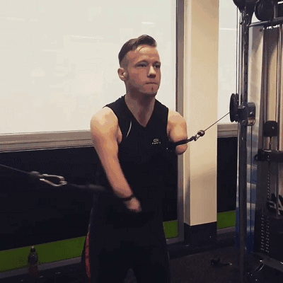 一支筆征服全世界！他天生沒有手掌，20年畫上萬張畫，人們看到他的畫作都直言「不敢相信自己的眼睛」