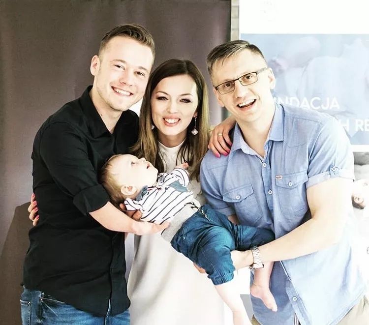 一支筆征服全世界！他天生沒有手掌，20年畫上萬張畫，人們看到他的畫作都直言「不敢相信自己的眼睛」