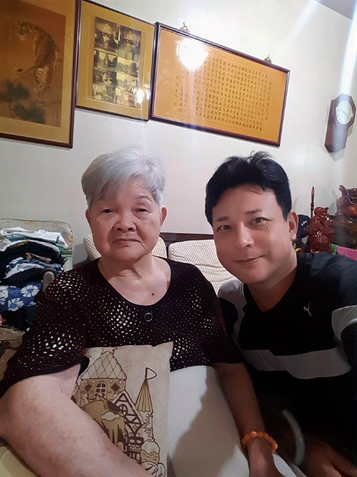 本土劇男星「照顧臥床9年老母親」拒絕送療養院！身教影響2女兒：有孝才有順