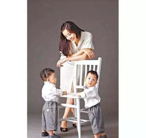 又一位明星離婚了！十一年婚姻劃上了句號，雙胞胎兒子由女方來撫養!